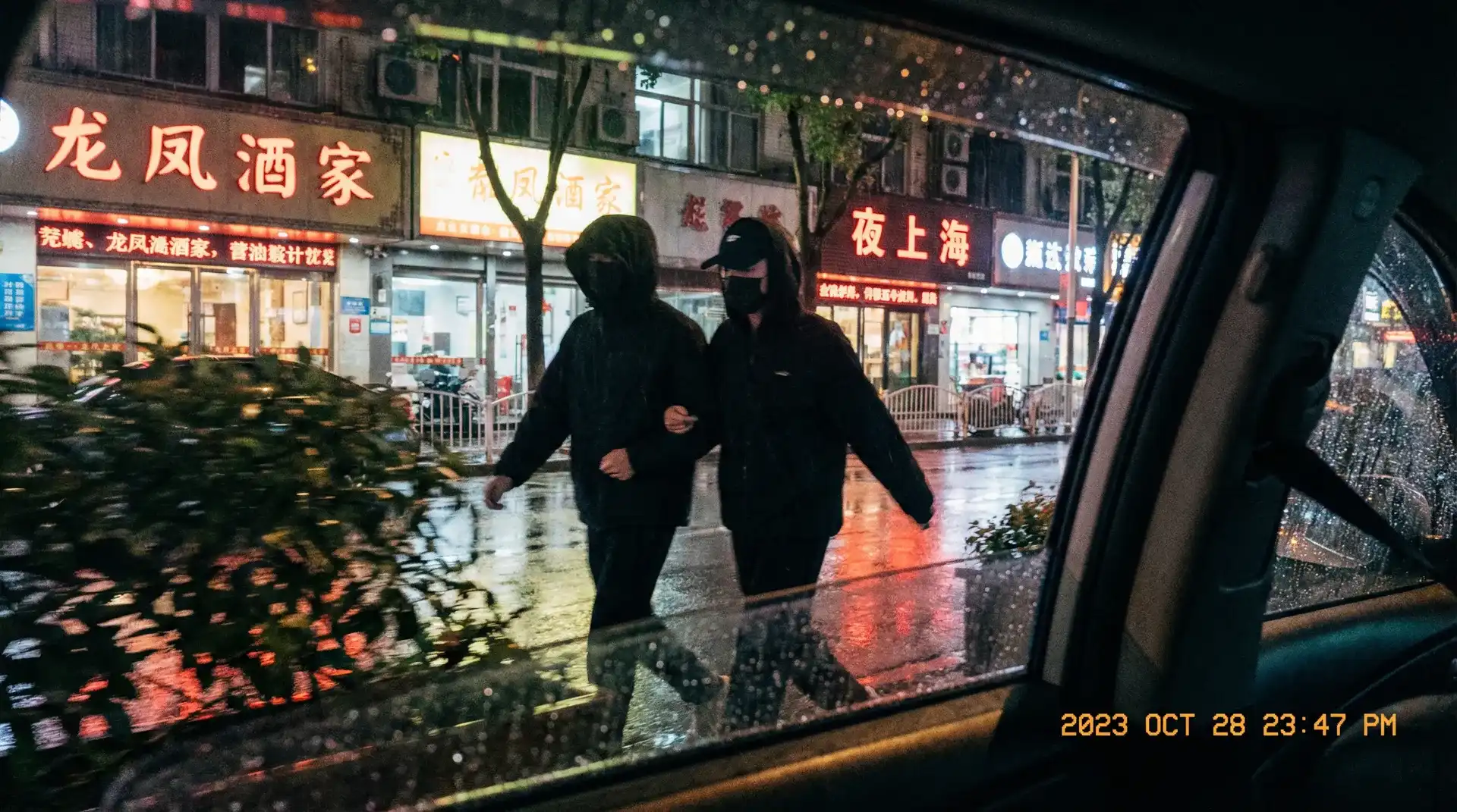 女儿的朋友3中字巴巴鱼汤饭 - 顶流明星深夜密会现场抓拍照片